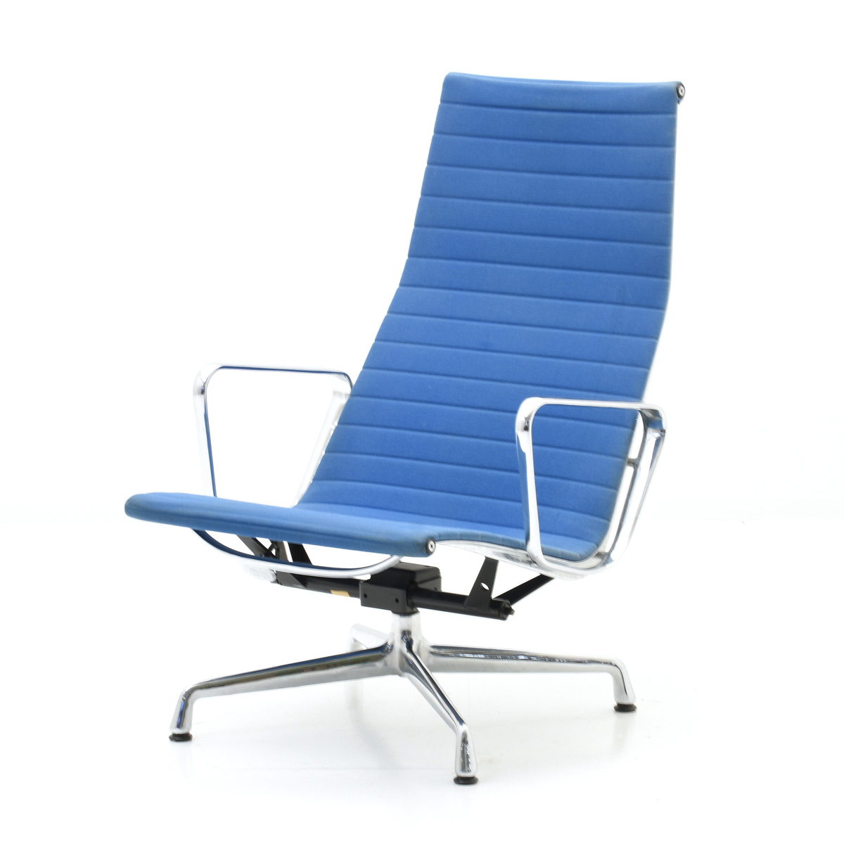 2 Eames Sessel, EA 124
