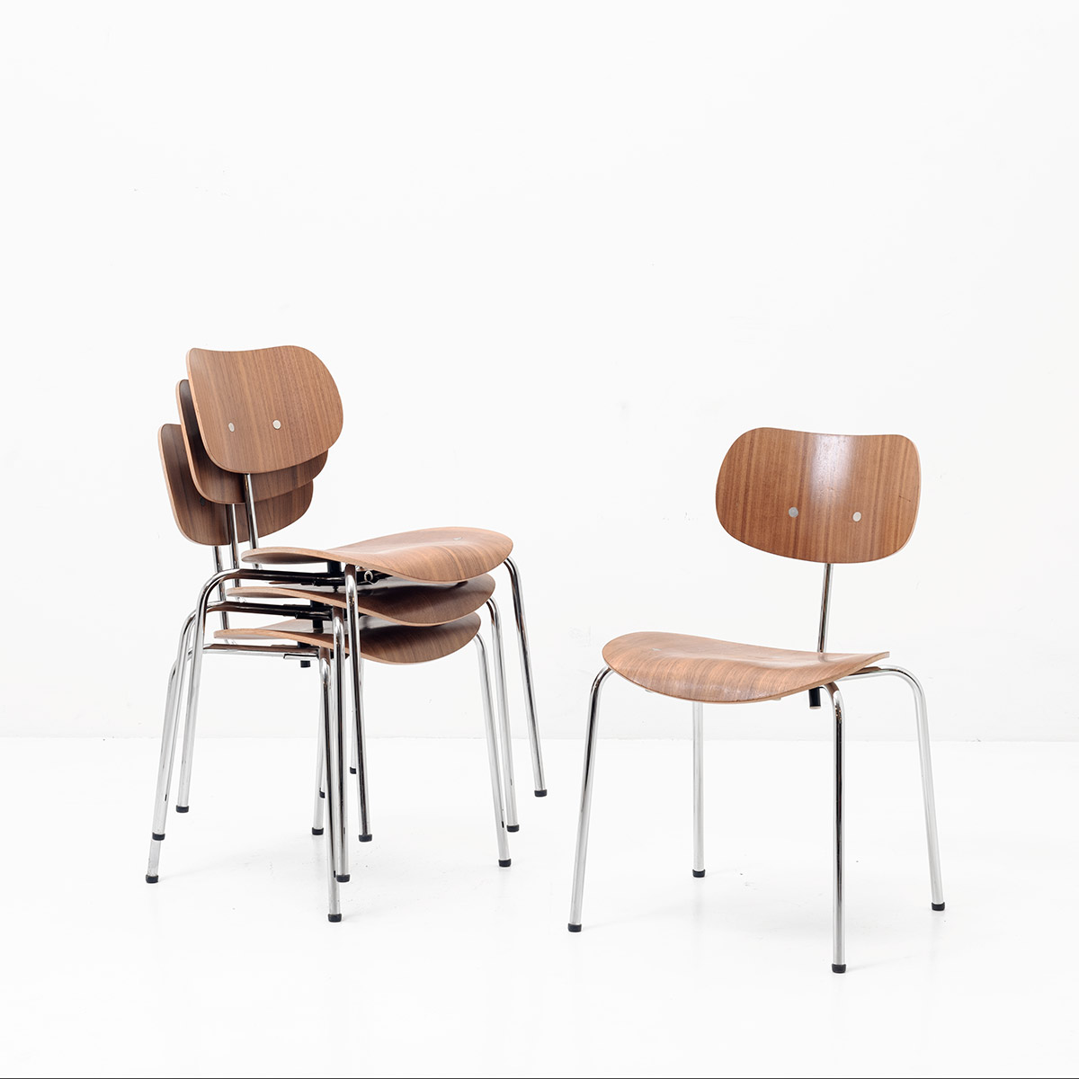 4er Set Egon Eiermann Stühle, SE68, Nussbaum