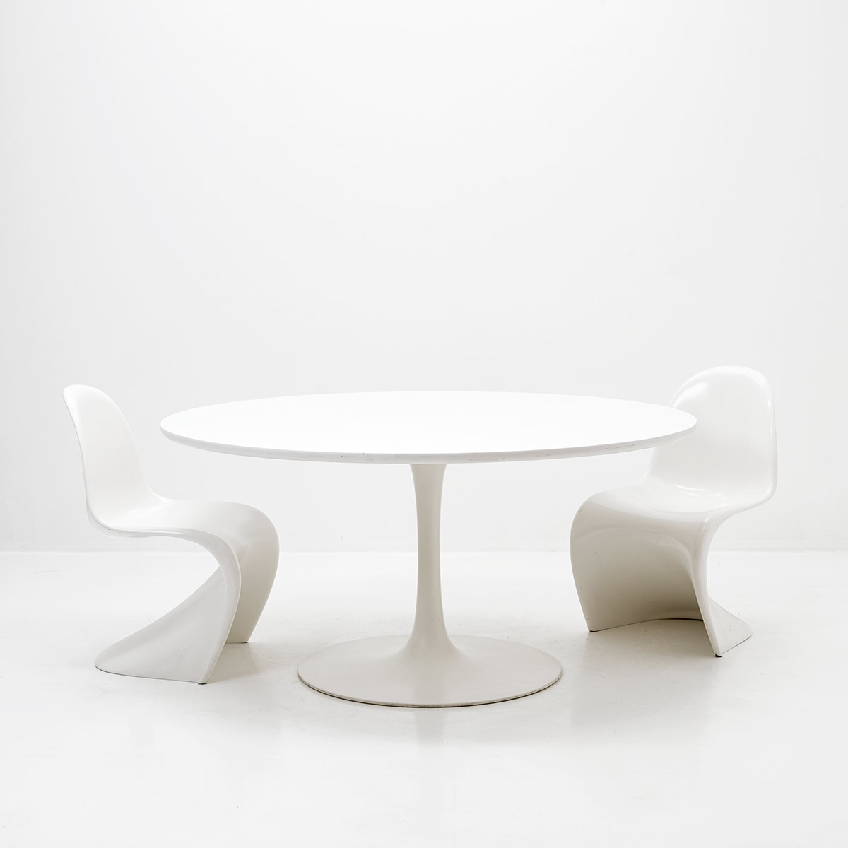 Arkana Tulip Tisch Ø 150 cm – Original 70er Jahre, EN, Arkana, Werksentwurf, Diverse Tische, Tisch