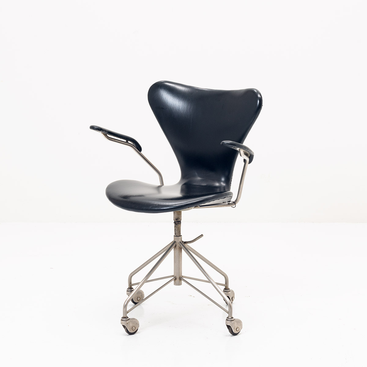 Arne Jacobsen Schreibstuhl Modell 3217