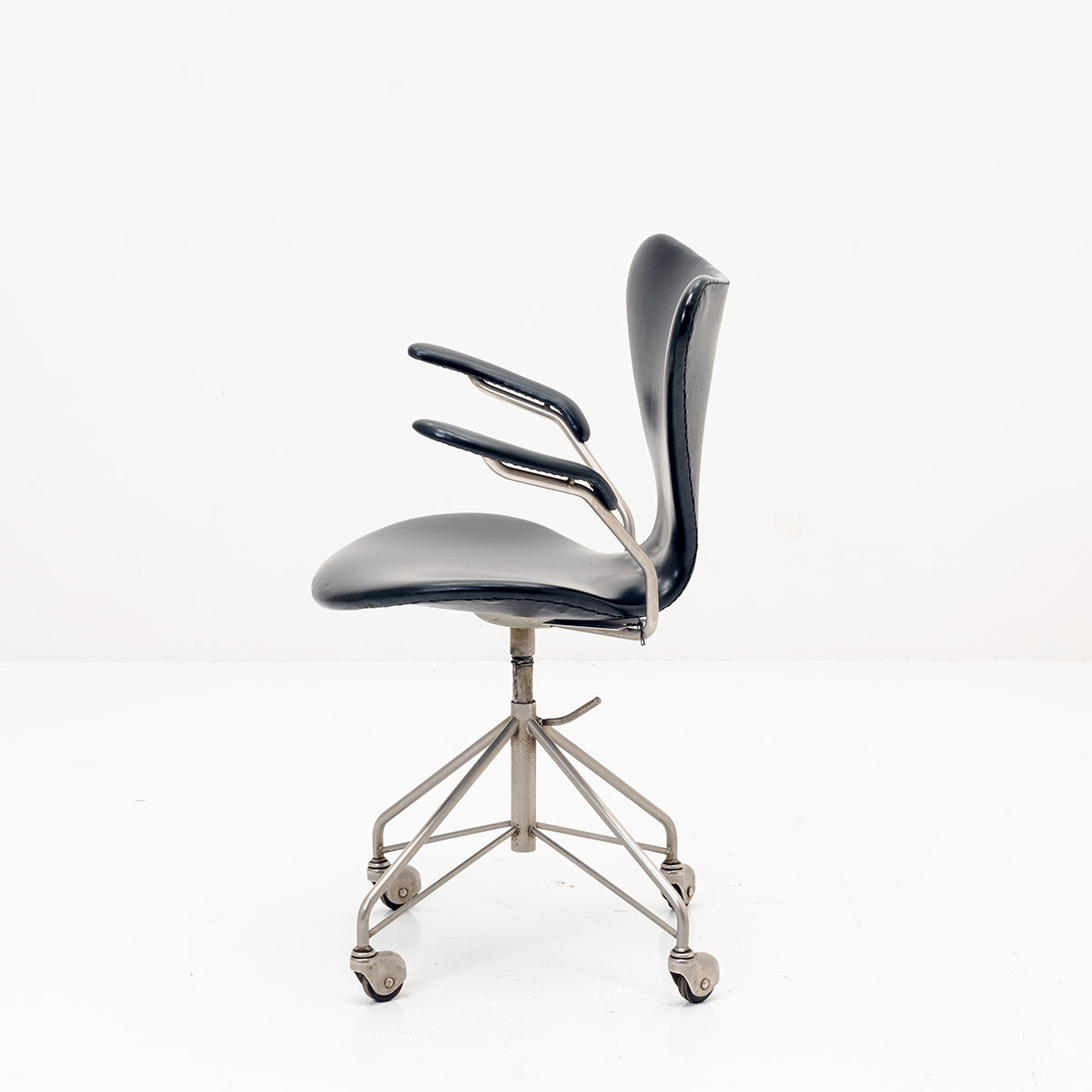 Arne Jacobsen Schreibstuhl Modell 3217 - 0