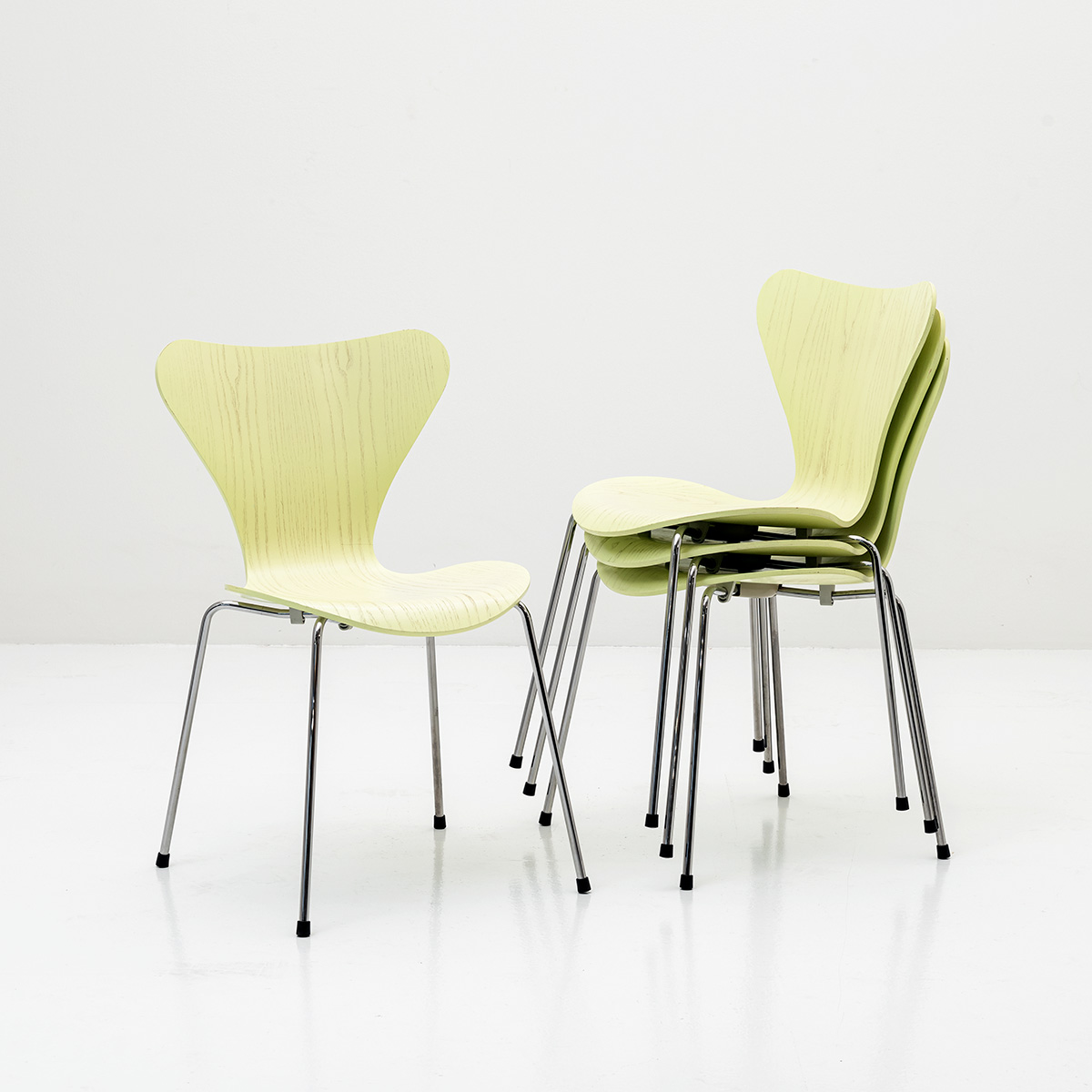 Arne Jacobsen Stühle, 3107