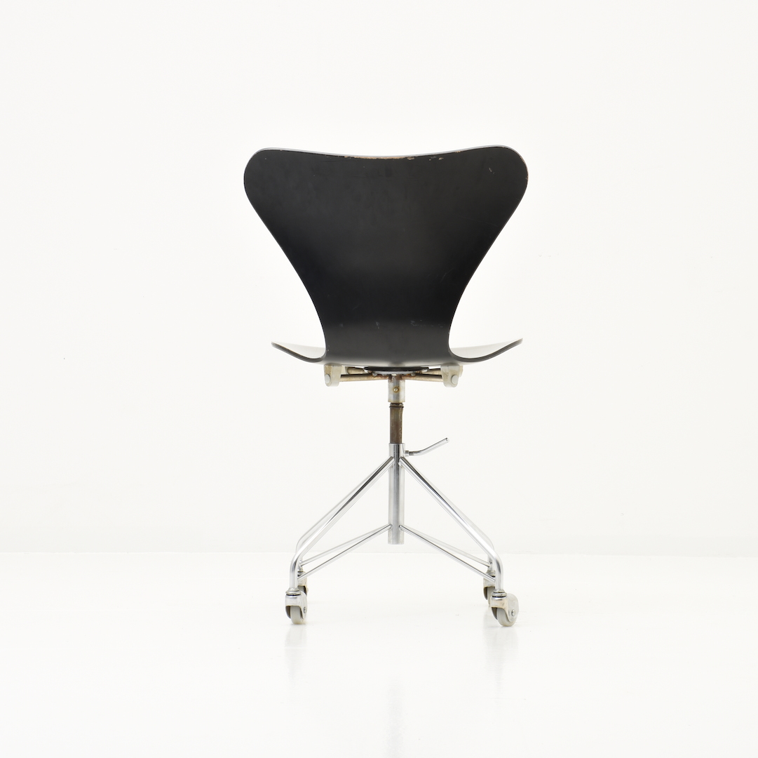 Bürodrehstuhl 3117 von Arne Jacobsen
