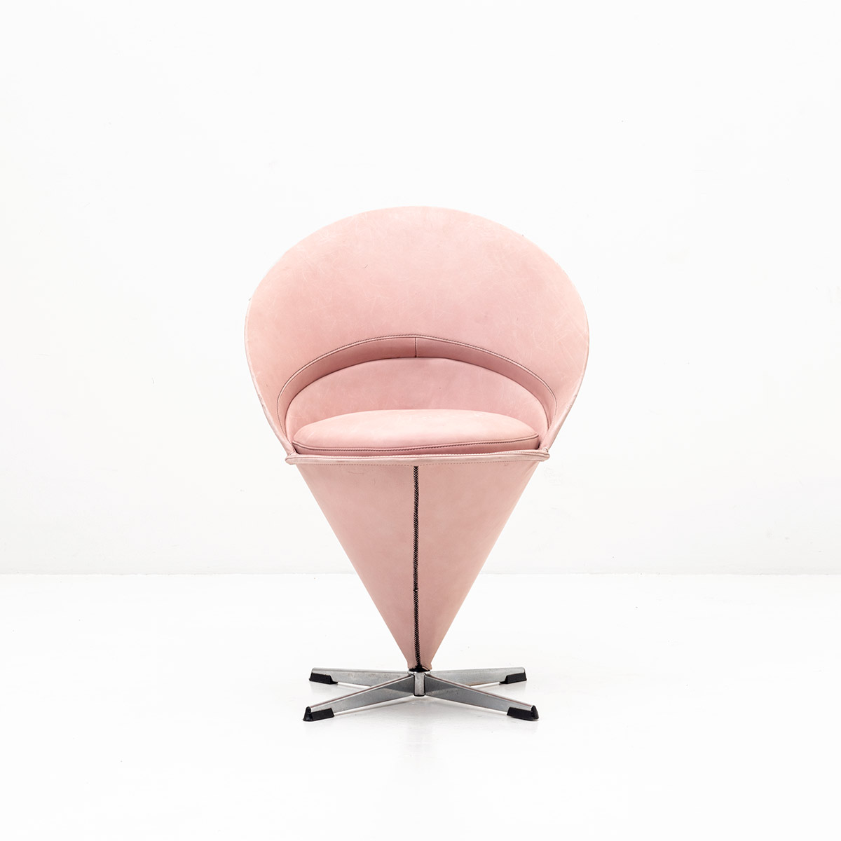 Cona Chair Cone Chair, von Verner Panton, Leder, rosa (15051) | Leder-Sessel ...