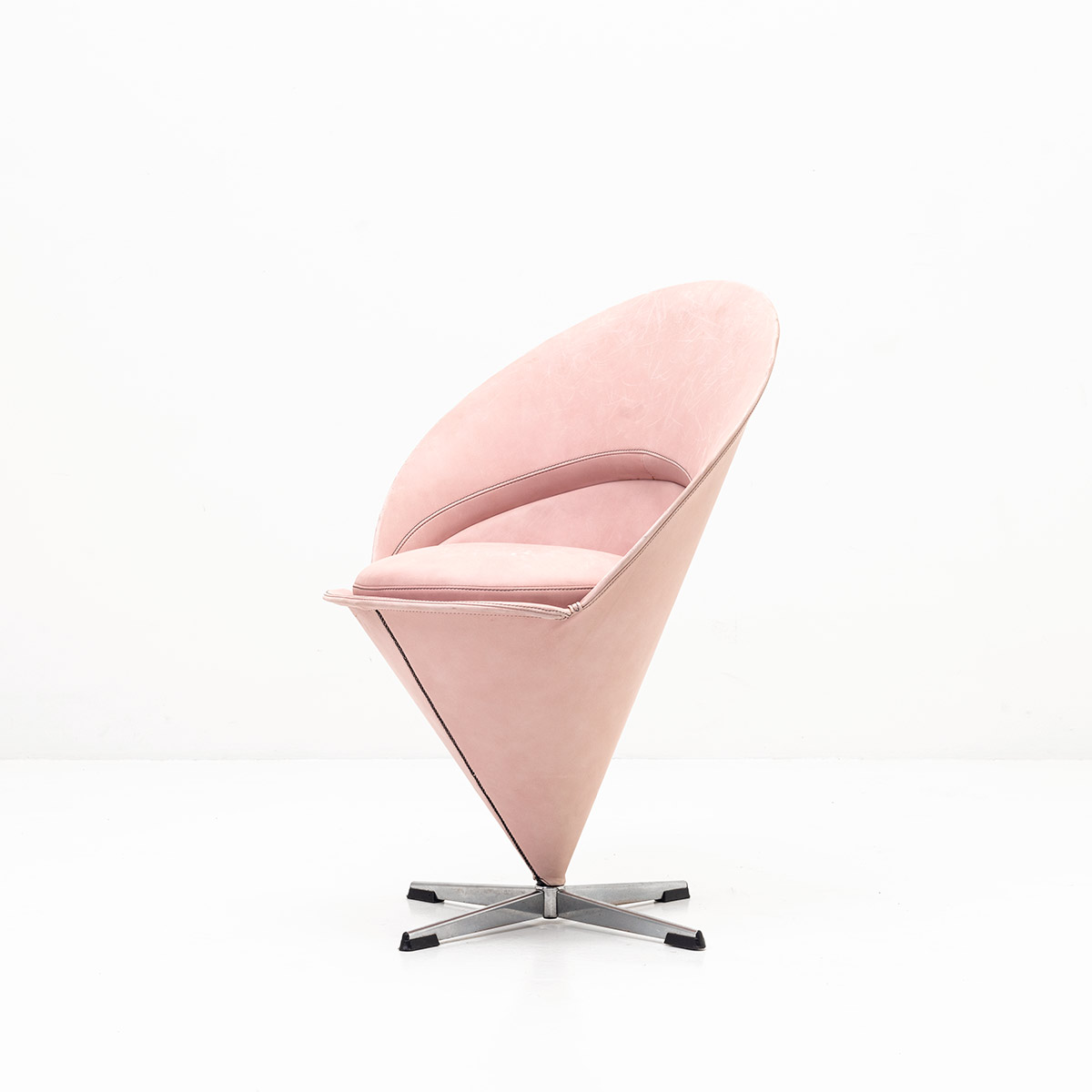 Cona Chair Cone Chair, von Verner Panton, Leder, rosa (15051) | Leder-Sessel ...
