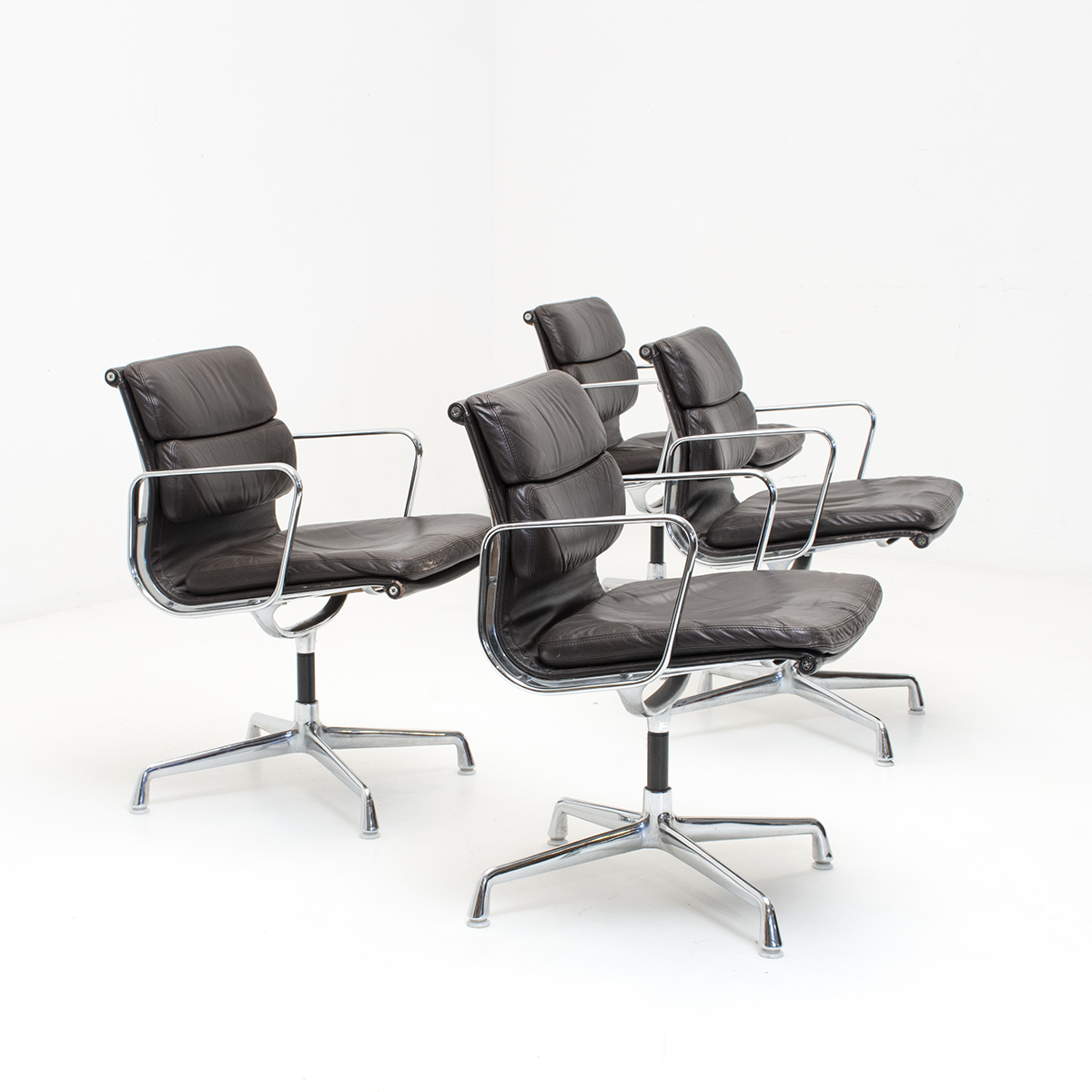 Eames Alu Chair, SoftPad EA208