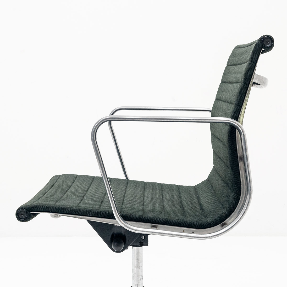 Eames Alu Chair, Stoff Hopsak anthrazit - 1