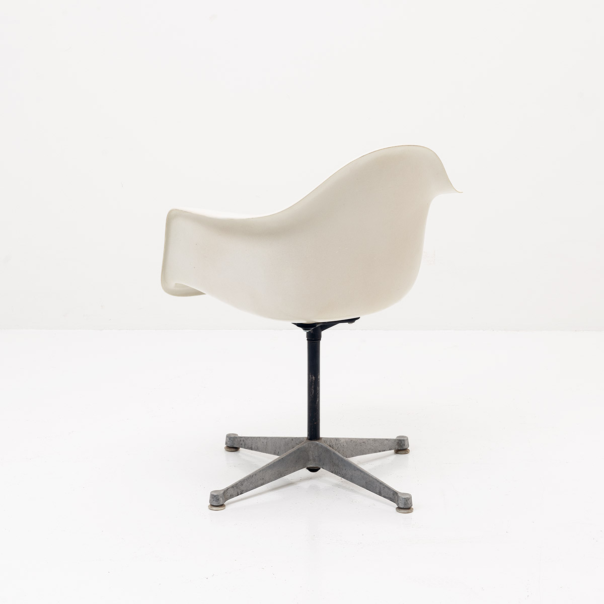 Eames Pac Eames Arm Chair, PAC, 1960er (13378) | Div.Stühle | Stuhl | Bogen33