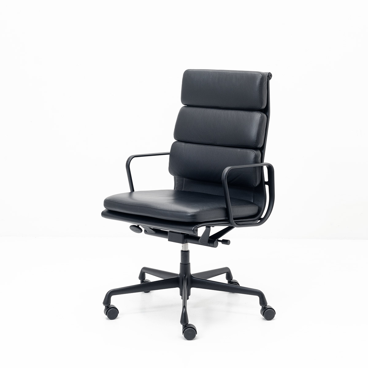 Eames EA 219, Soft Pad, Leder schwarz