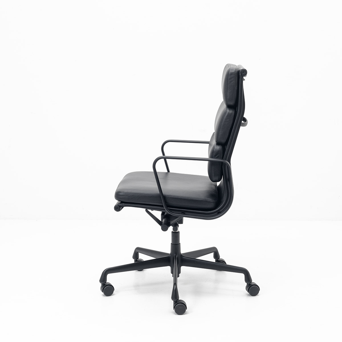 Eames EA 219, Soft Pad, Leder schwarz - 1