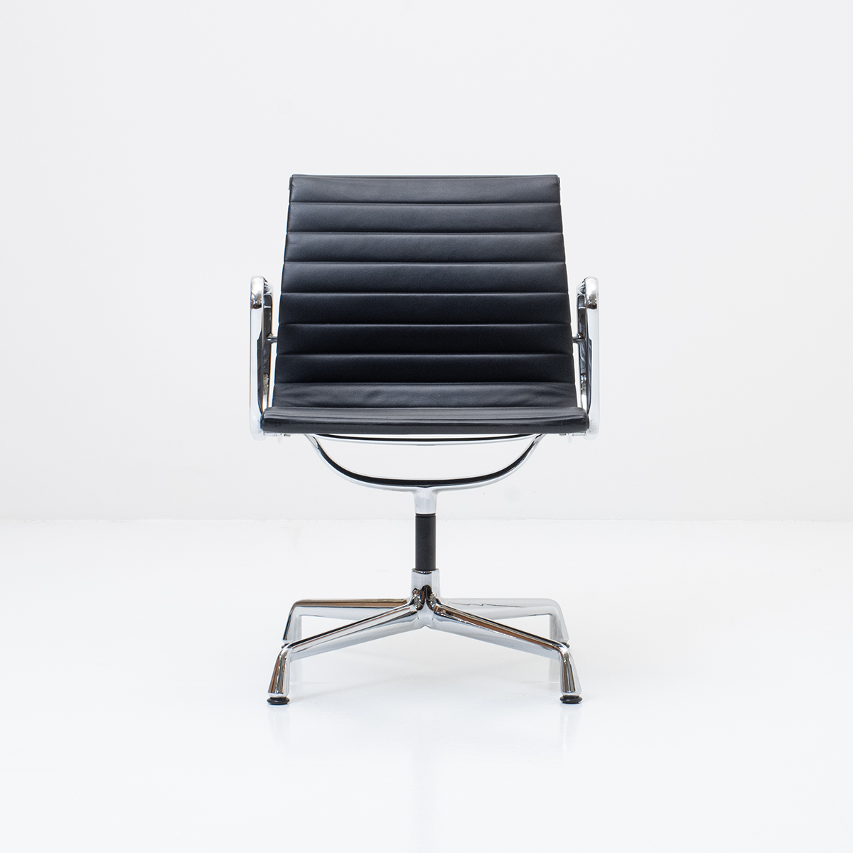 Eames Office Chair, EA 117, schwarz