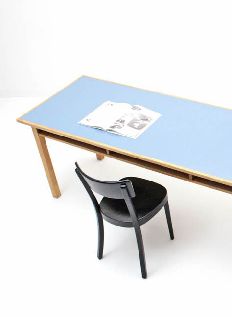 Grosse Kelkotische in Hellblau - 0