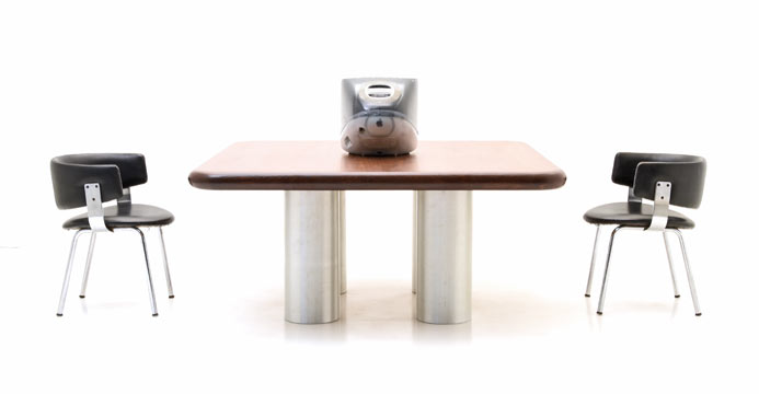 Grosser Quadratischer Tisch - 2