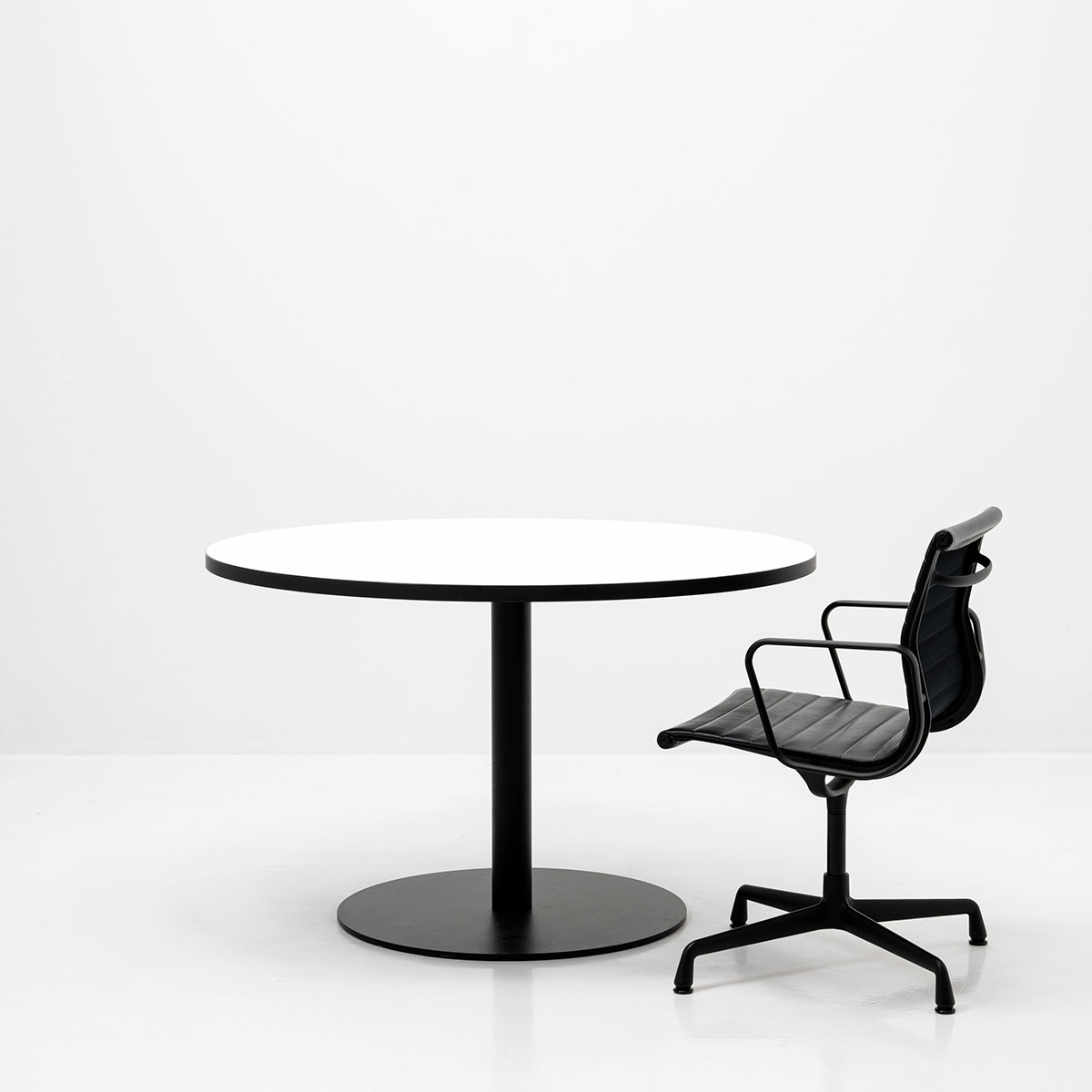 H100 Tisch rund, neu, Bogen33 & Partner, Werksentwurf, Div.Tische, Tisch