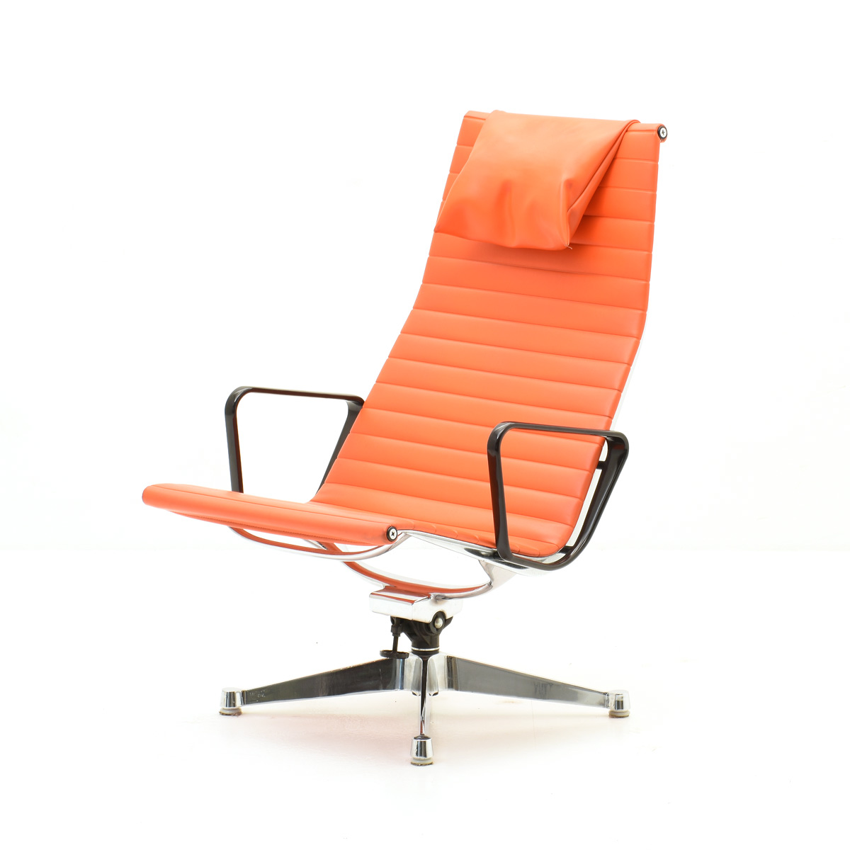 Hochlehner, Eames Alu EA 124