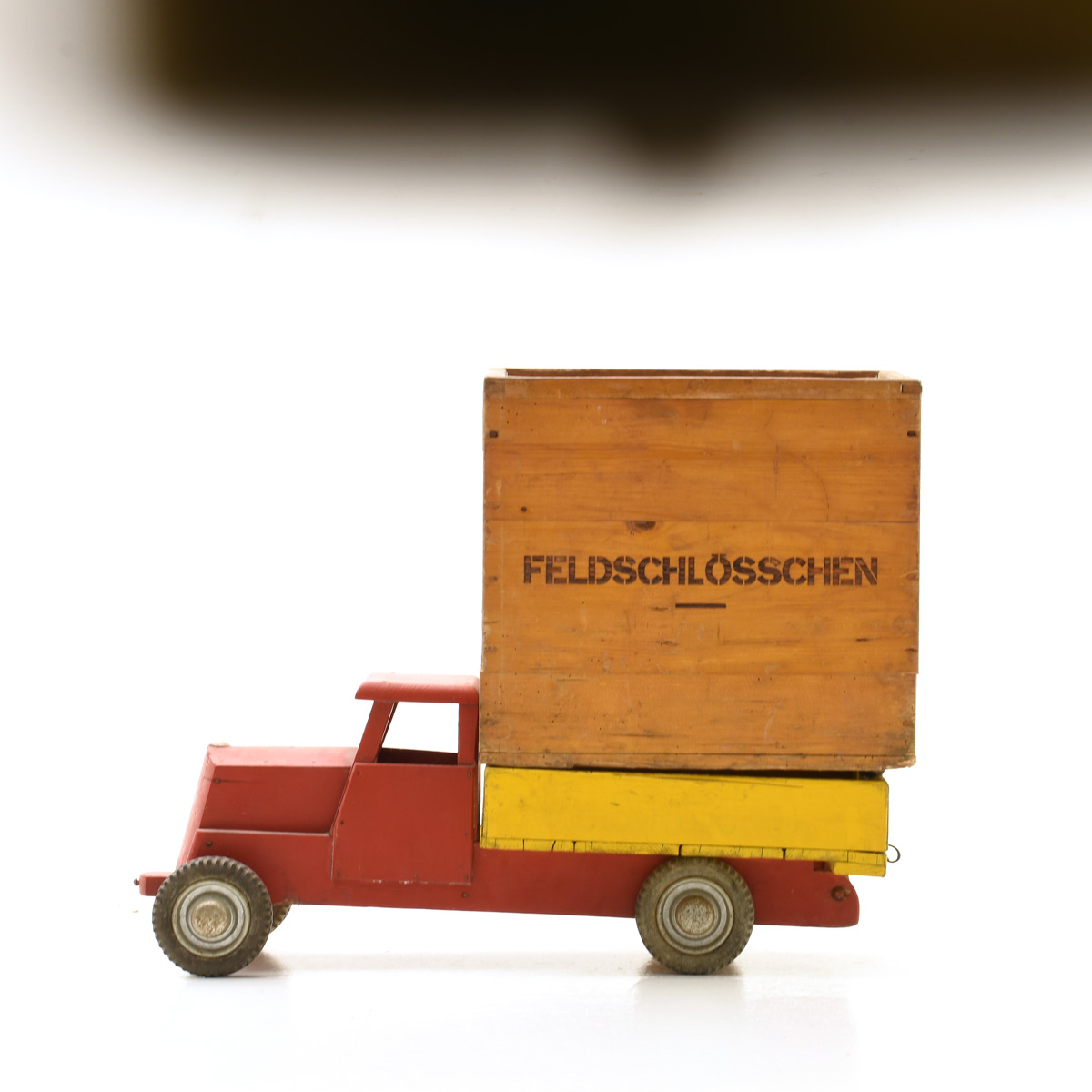 Holzkisten, Feldschlösschen