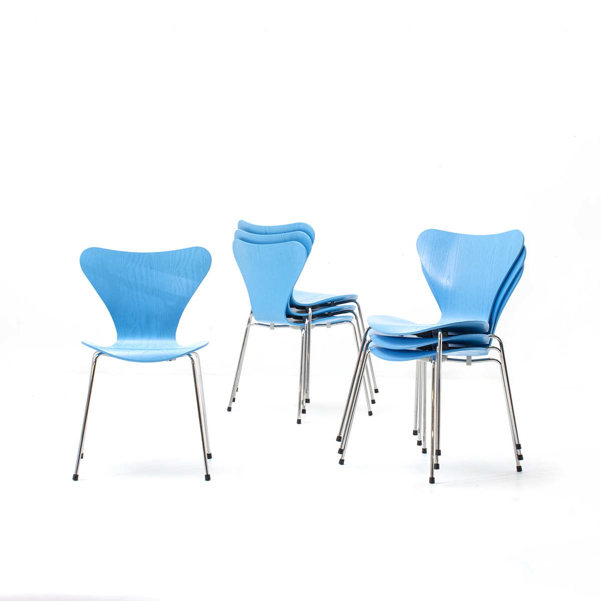 Jacobsen Stühle 3107, verschiedene Farben. - 1