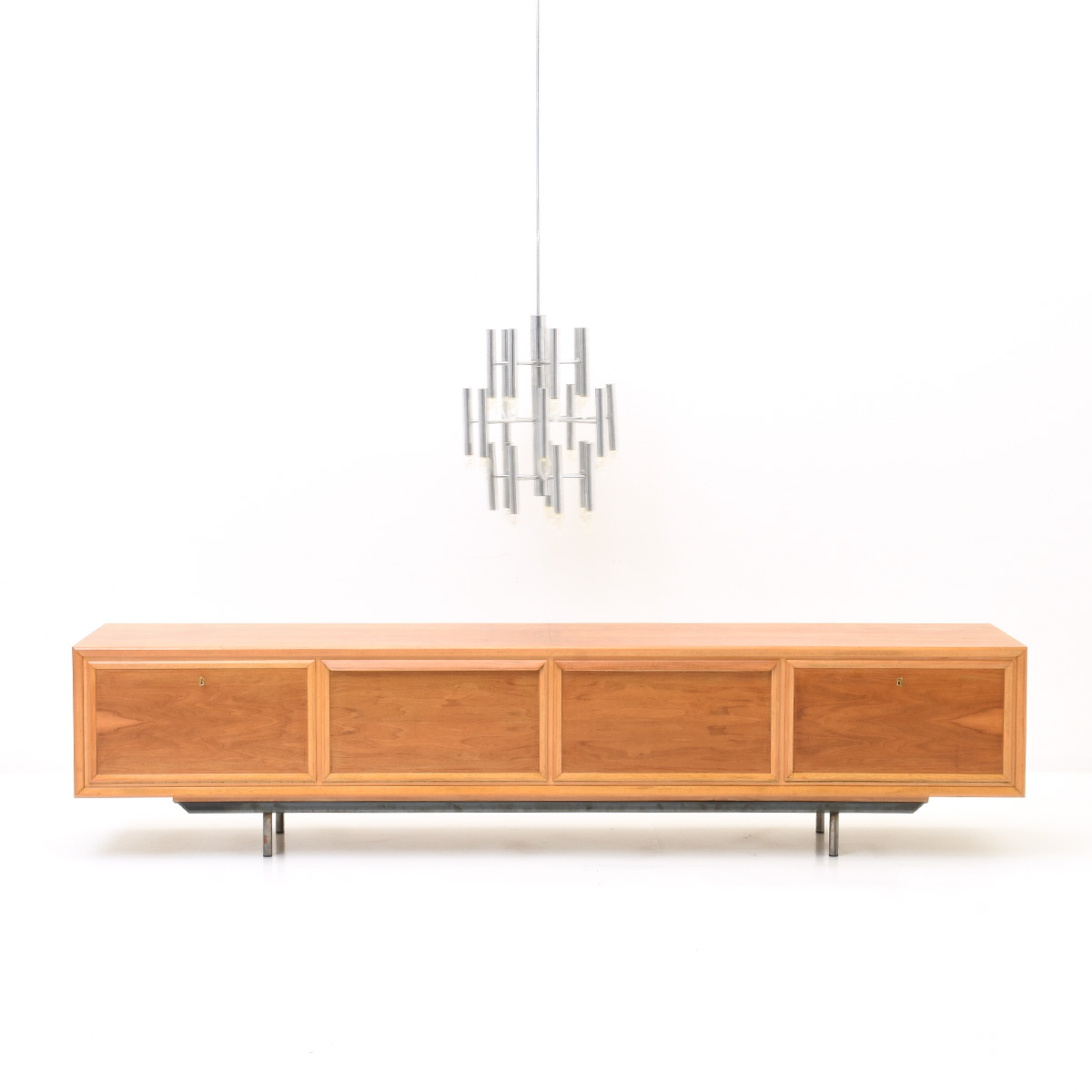 Langes Sideboard