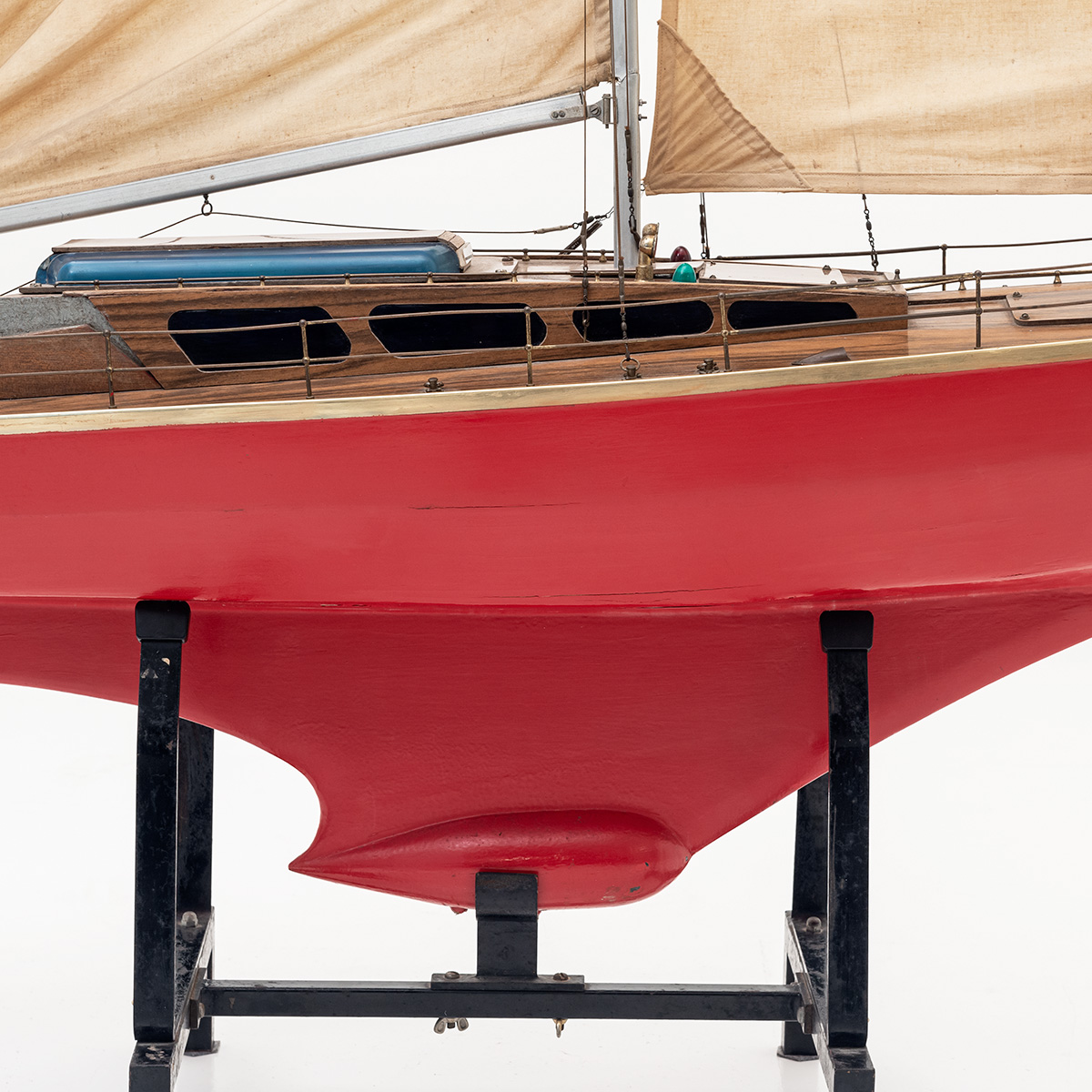Modell Segelschiff, roter Rumpf - 0