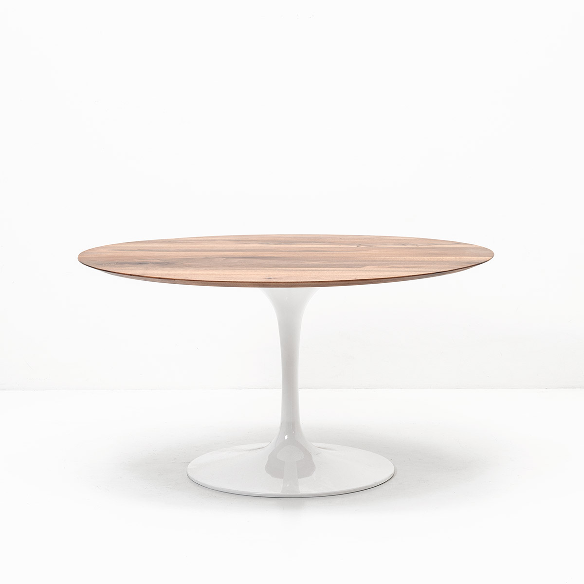 Runder Tulip Esstisch, Nussbaum, Bogen33 & Partner, Diverse Tische, Tisch