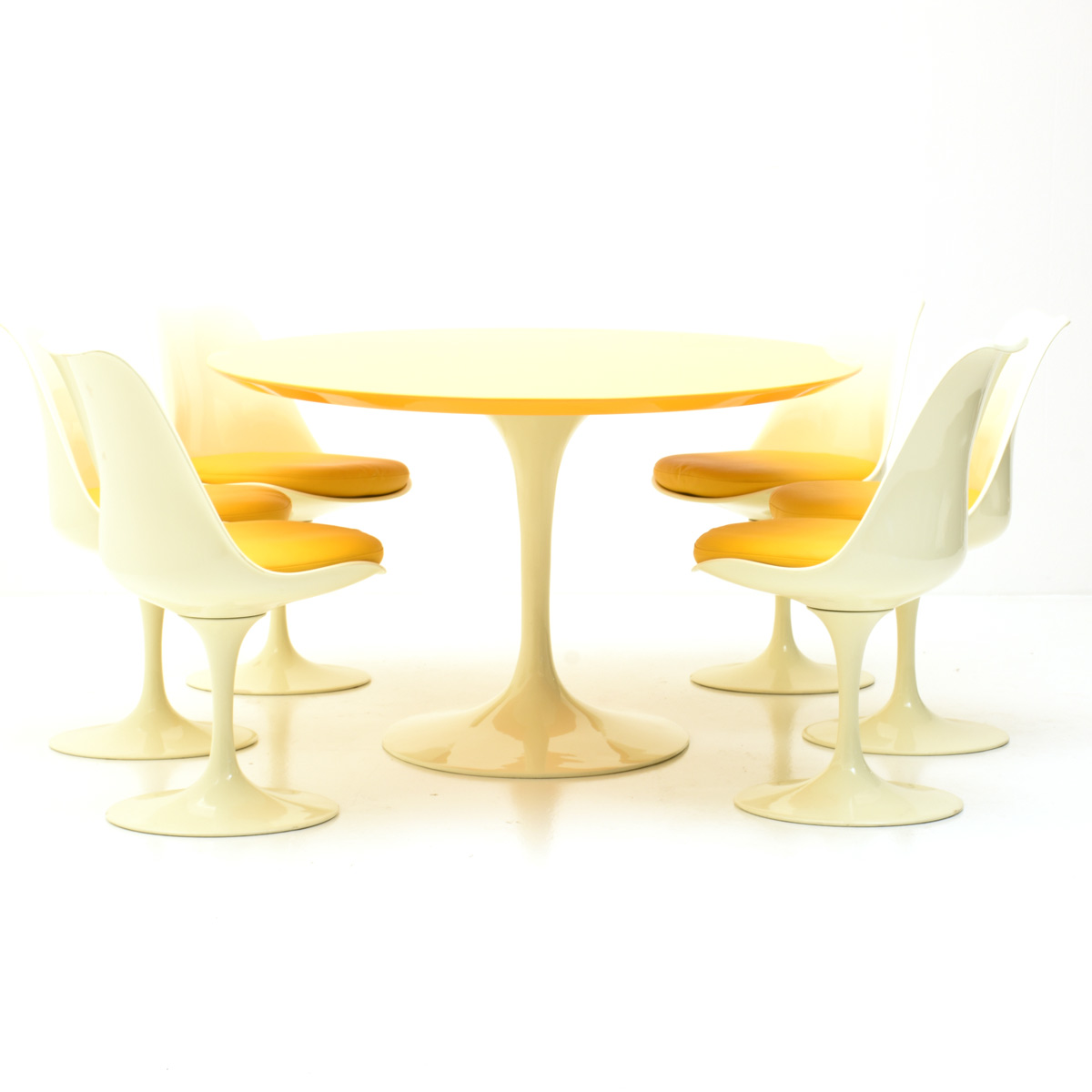 Saarinen Tulip Set.