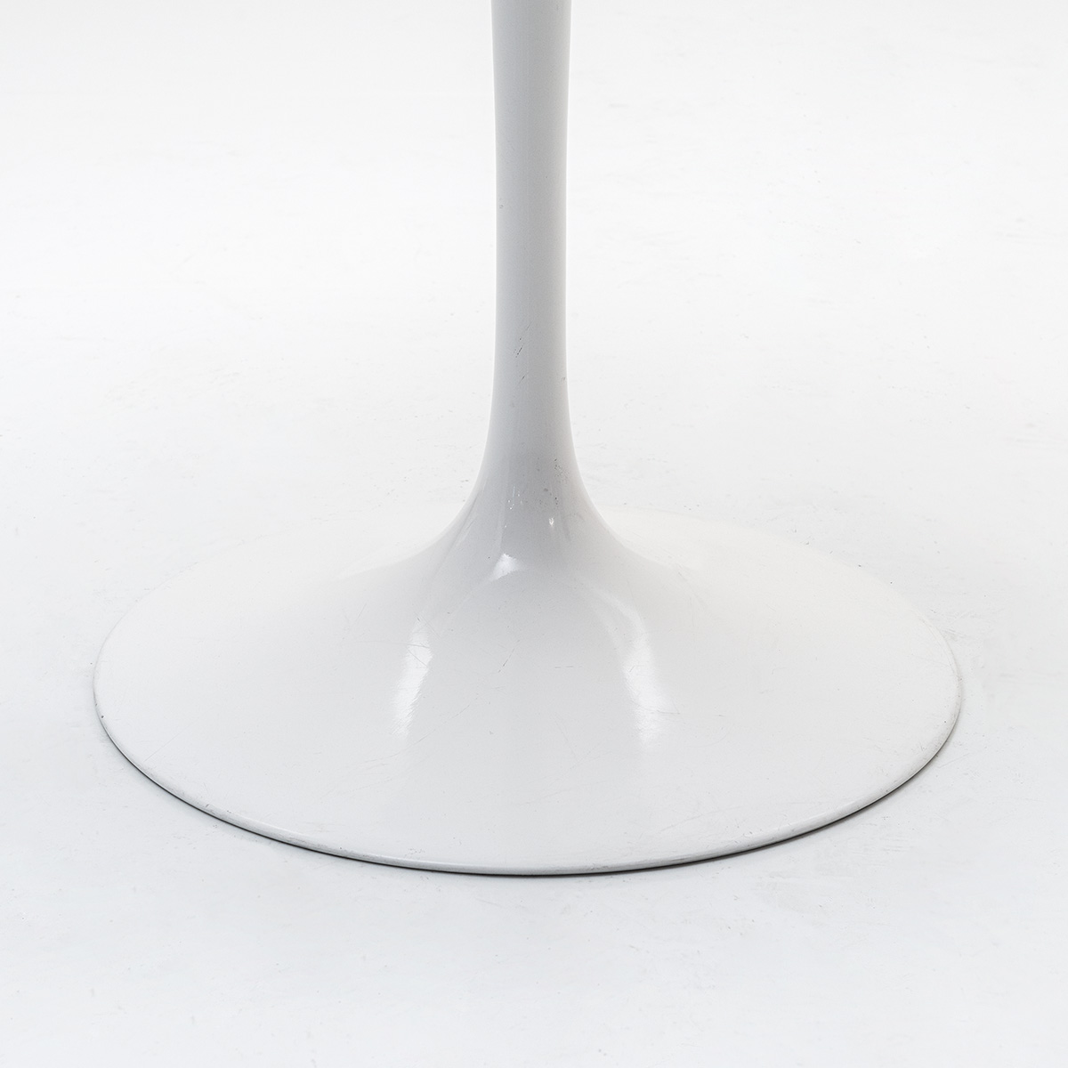 Saarinen Tulip Tisch, ø80cm, Laminat weiss - 0