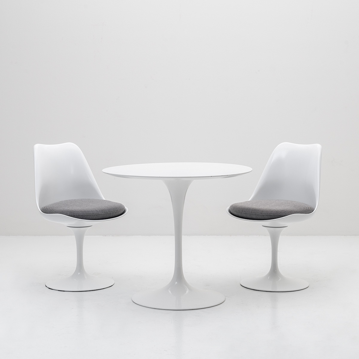 Saarinen Tulip Tisch, ø80cm, Laminat weiss