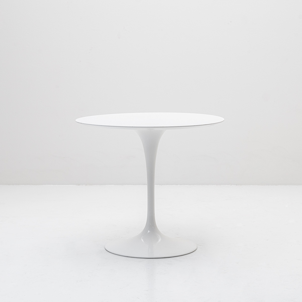 Saarinen Tulip Tisch, ø80cm, Laminat weiss - 3