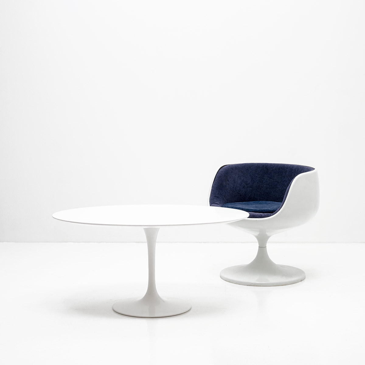 Saarinen, Tulip Tisch, oval