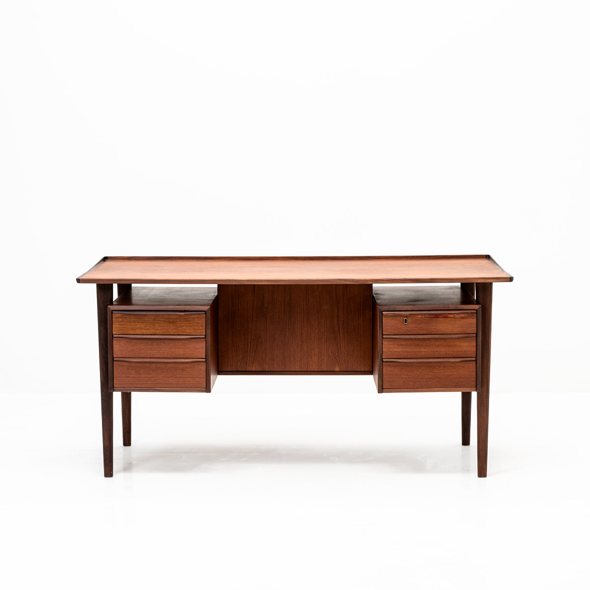 Teak Schreibtisch von Peter Løvig Nielsen, 1950, Hedensted Mobelfabrik, Lovig Nielsen Peter, Diverse Tische, Tisch
