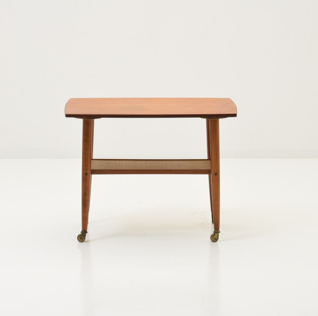 30+ neu Bild Teakholz Schrank Garten : Nachttisch aus massivem Teakholz Vintage - Öffnen sie die aufwendig und opulent gestaltetet flügeltüren und erleben sie ein raumwunder für ihre alltagsutensilien.