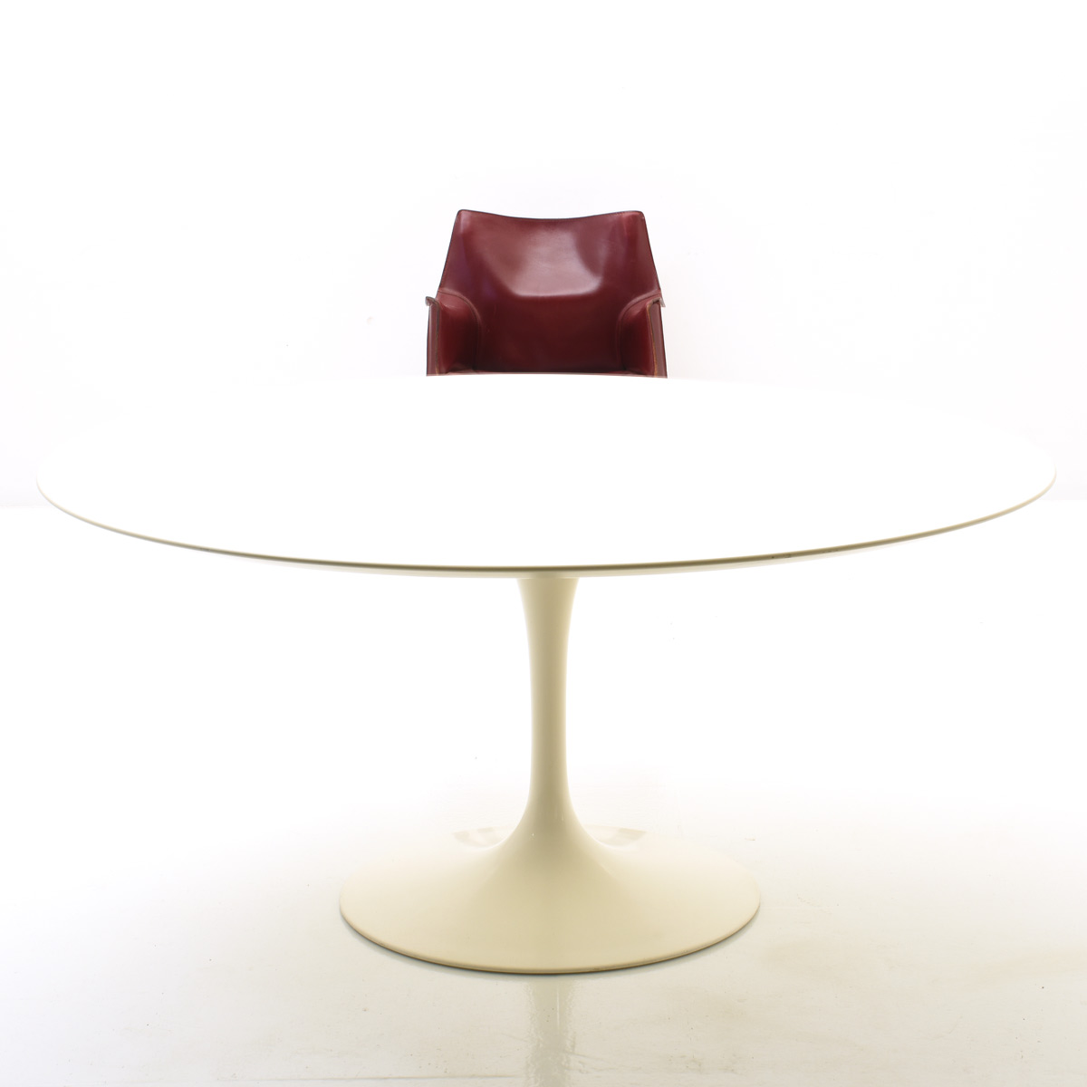 Tisch Saarinen Knoll