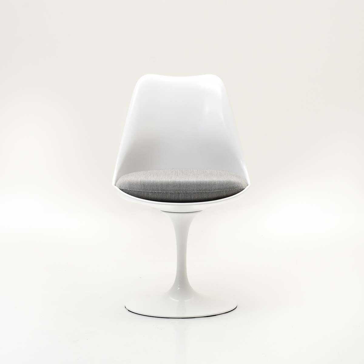 Tulip Stühle von Knoll Studio. Grauer Stoffbezug