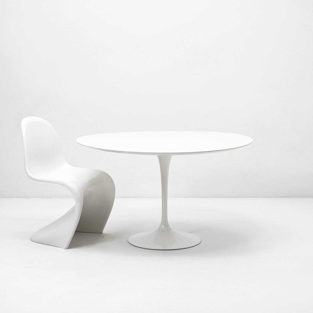 Tulip Tisch, Saarinen Knoll, Weiss