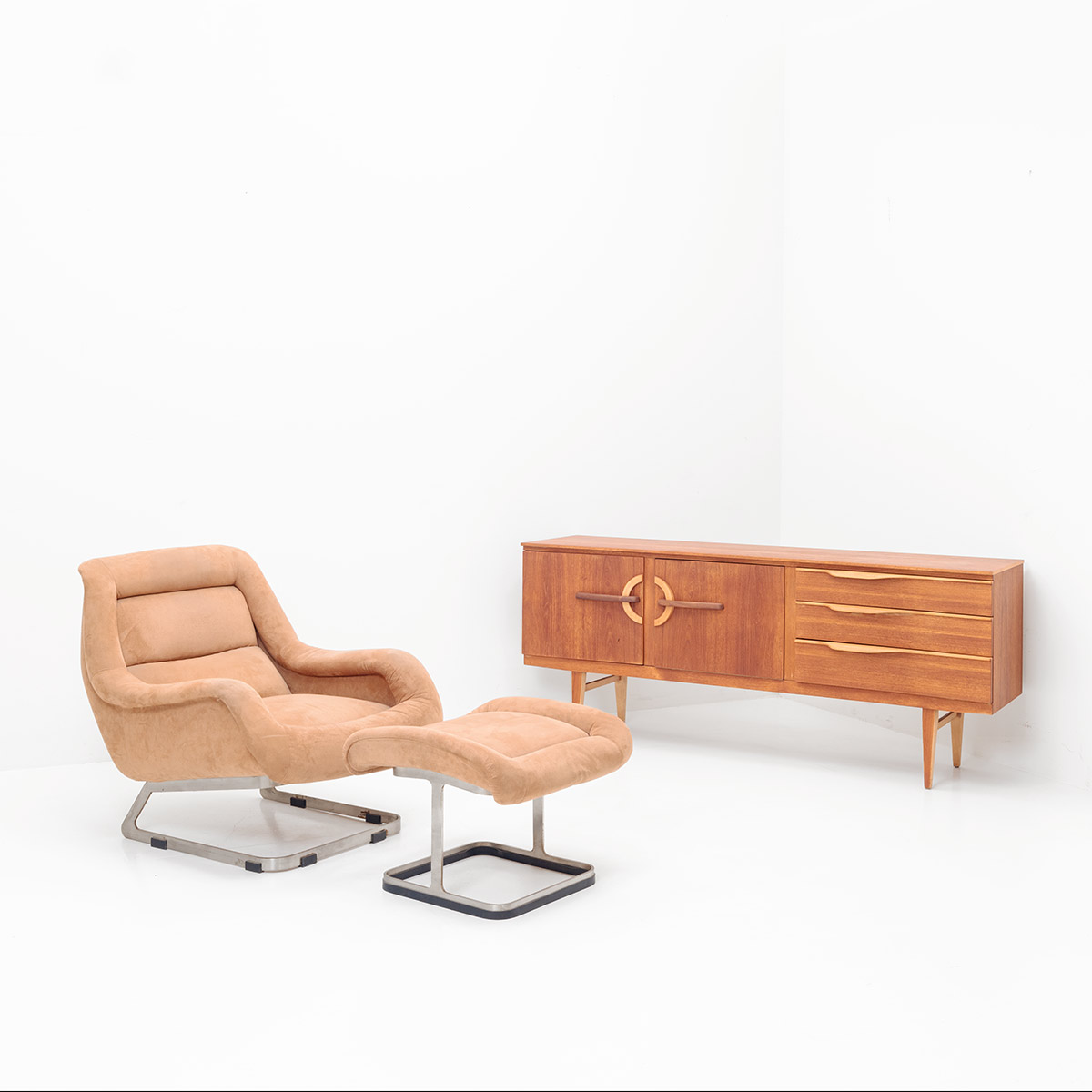 Vintage Sessel mit Ottoman