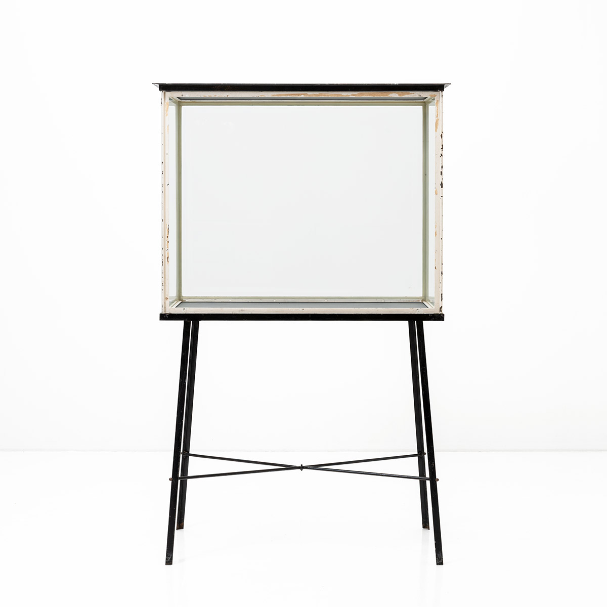 Vitrine auf Standfuss, 1930er