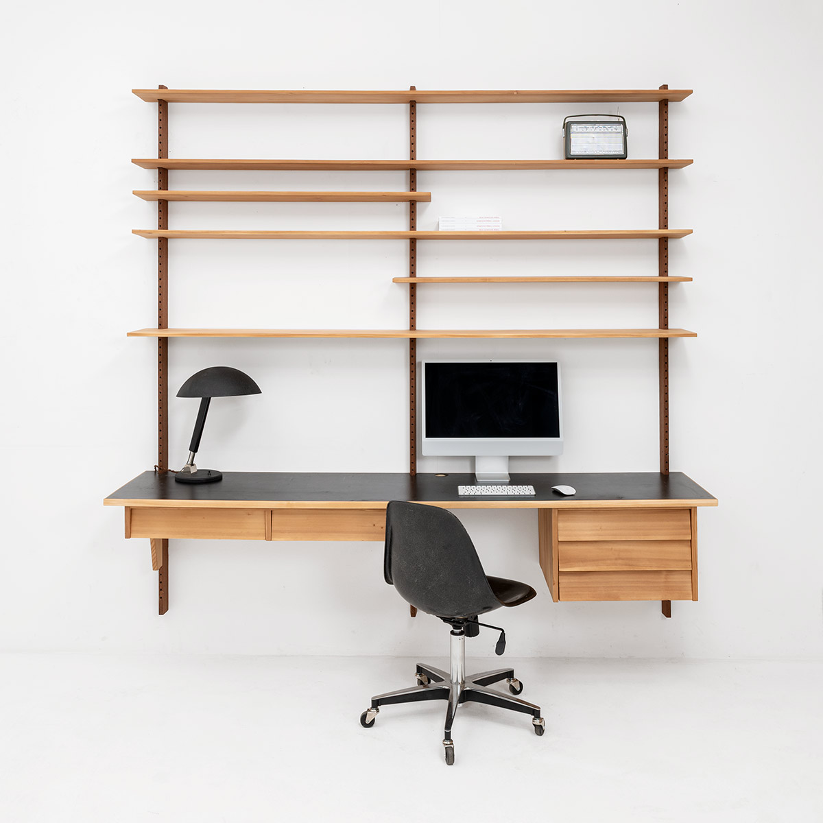 Wandregal mit Arbeitsfläche, 1960, Diverse Tische, Tisch, Kommode, Sideboard + Kommode